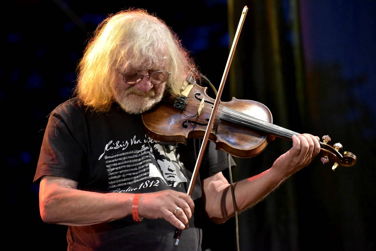 TrutnOFF přinesl do Brna spikleneckou atmosféru, zahráli Michal Prokop, Pražský výběr i Visací zámek