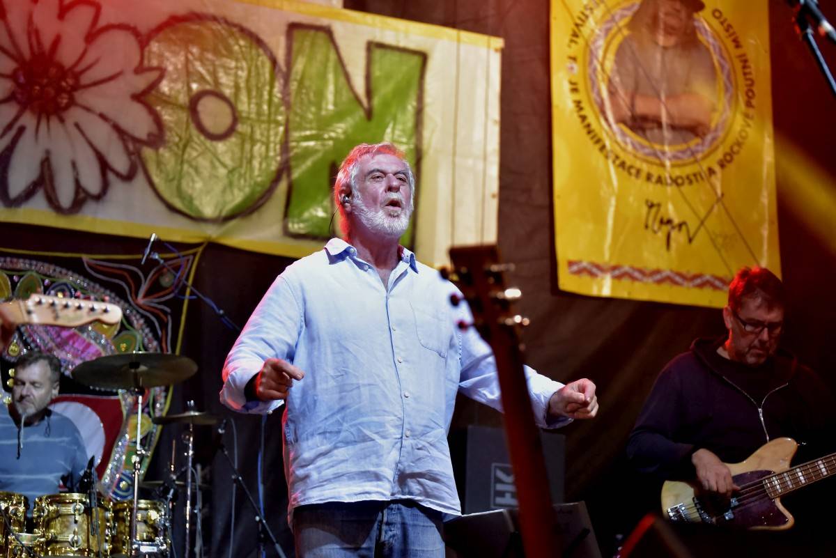 TrutnOFF přinesl do Brna spikleneckou atmosféru, zahráli Michal Prokop, Pražský výběr i Visací zámek