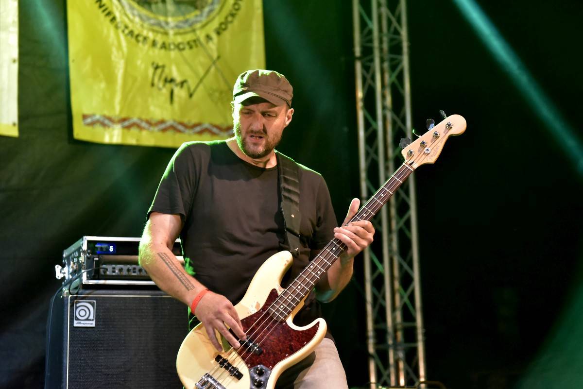 TrutnOFF přinesl do Brna spikleneckou atmosféru, zahráli Michal Prokop, Pražský výběr i Visací zámek