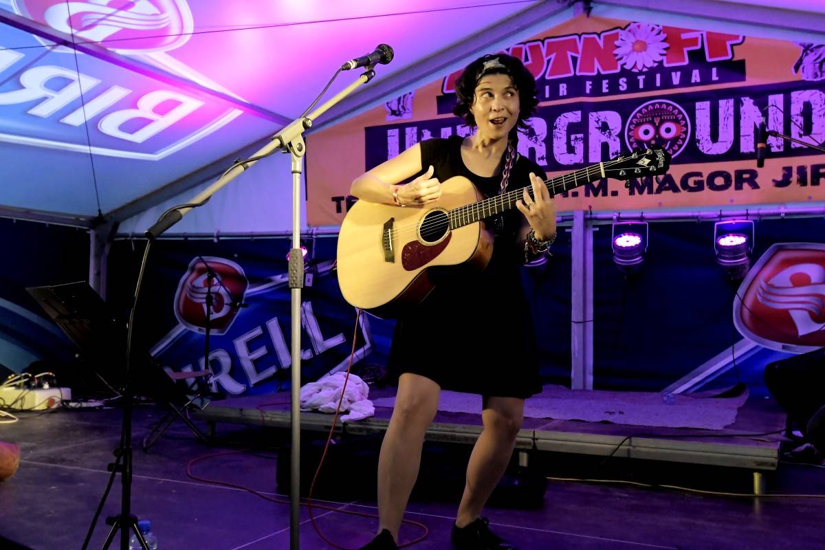 TrutnOFF přinesl do Brna spikleneckou atmosféru, zahráli Michal Prokop, Pražský výběr i Visací zámek