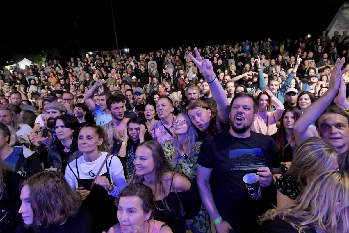 TrutnOFF přinesl do Brna spikleneckou atmosféru, zahráli Michal Prokop, Pražský výběr i Visací zámek