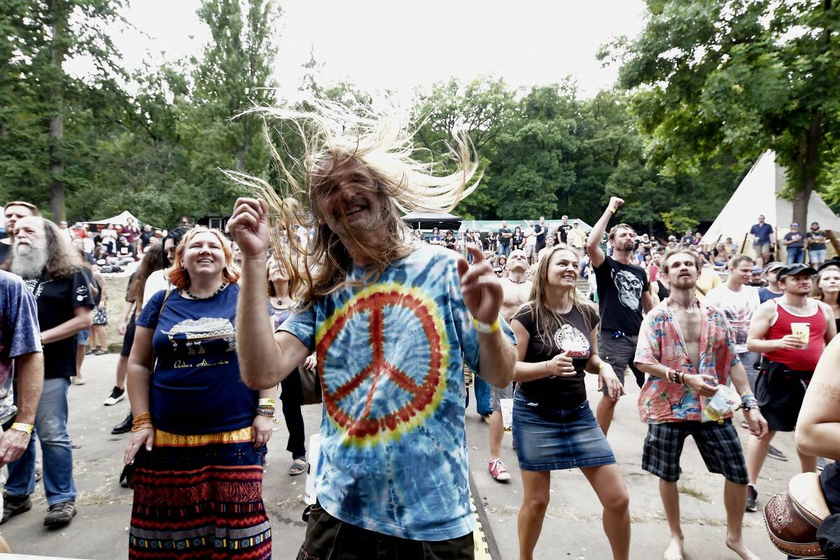 TrutnOFF přinesl do Brna spikleneckou atmosféru, zahráli Michal Prokop, Pražský výběr i Visací zámek