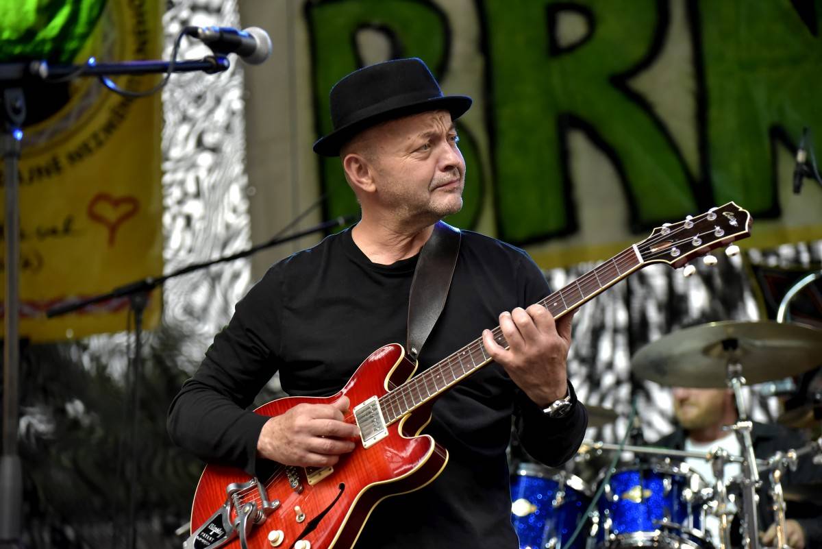 TrutnOFF přinesl do Brna spikleneckou atmosféru, zahráli Michal Prokop, Pražský výběr i Visací zámek