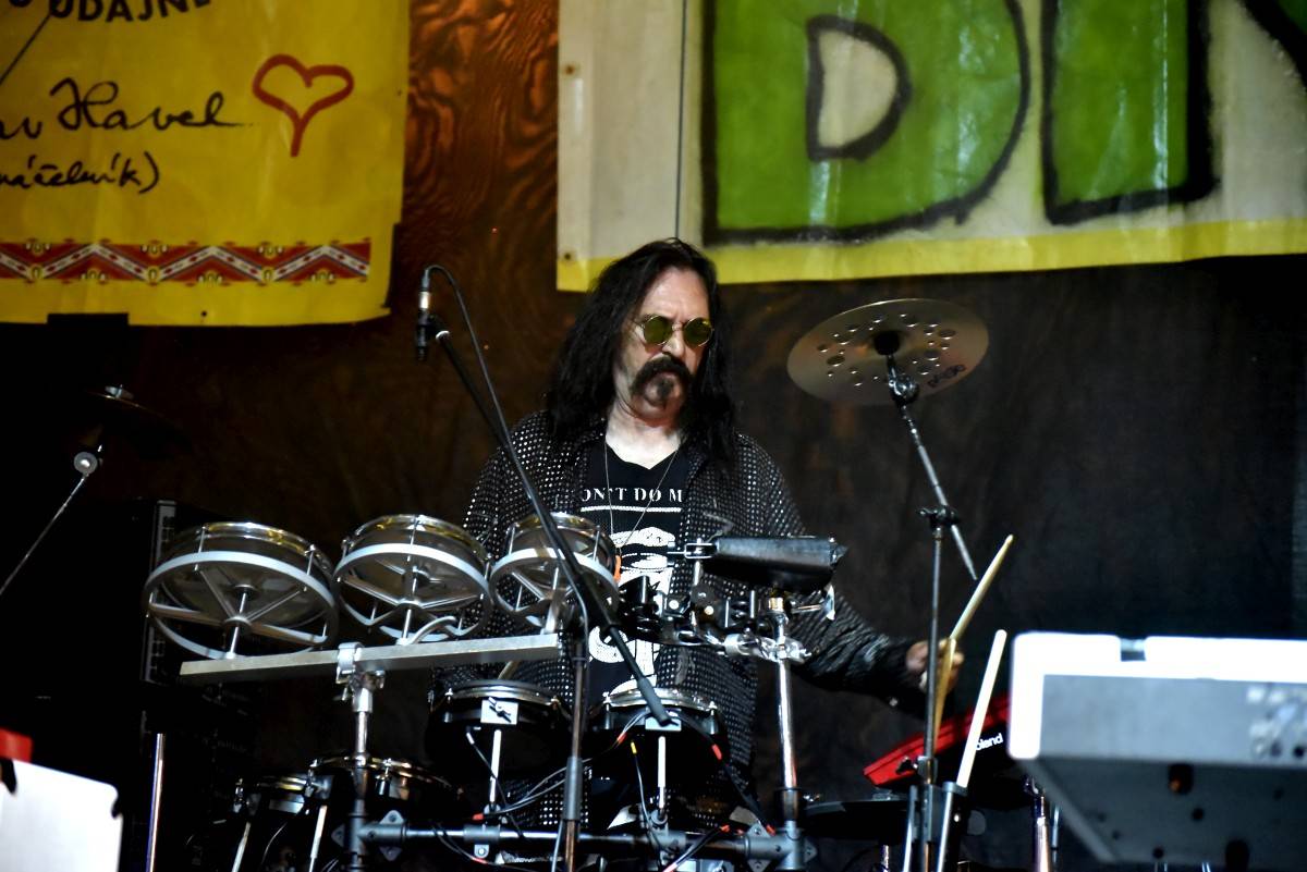 TrutnOFF přinesl do Brna spikleneckou atmosféru, zahráli Michal Prokop, Pražský výběr i Visací zámek