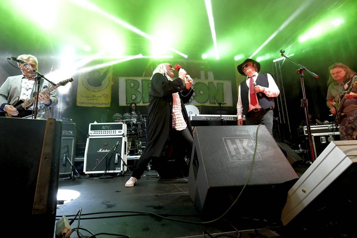 TrutnOFF přinesl do Brna spikleneckou atmosféru, zahráli Michal Prokop, Pražský výběr i Visací zámek