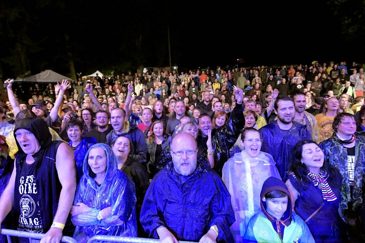 TrutnOFF přinesl do Brna spikleneckou atmosféru, zahráli Michal Prokop, Pražský výběr i Visací zámek