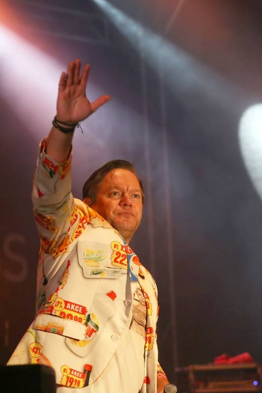 J.A.R. a Monkey Business skotačili na brněnském výstavišti, groovy rytmy a vtipem nešetřili 