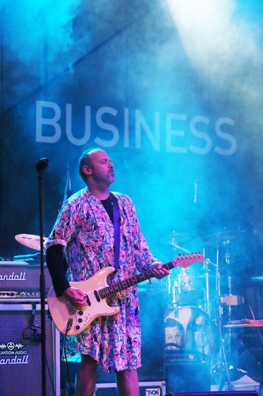 J.A.R. a Monkey Business skotačili na brněnském výstavišti, groovy rytmy a vtipem nešetřili 