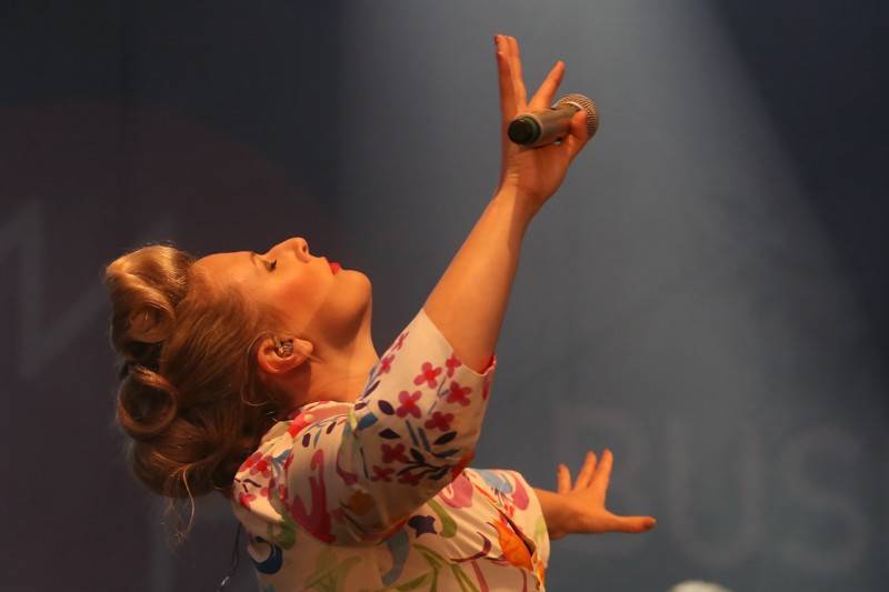 J.A.R. a Monkey Business skotačili na brněnském výstavišti, groovy rytmy a vtipem nešetřili 