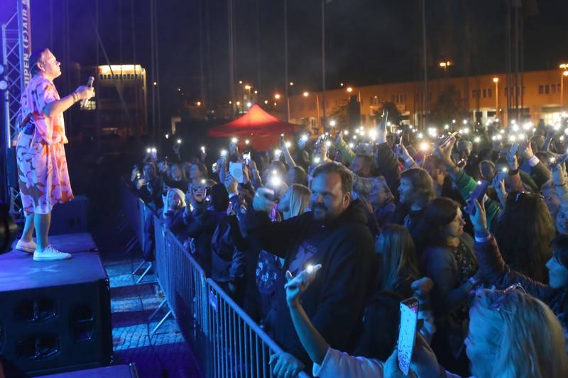 J.A.R. a Monkey Business skotačili na brněnském výstavišti, groovy rytmy a vtipem nešetřili 