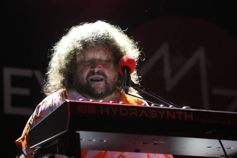 J.A.R. a Monkey Business skotačili na brněnském výstavišti, groovy rytmy a vtipem nešetřili 