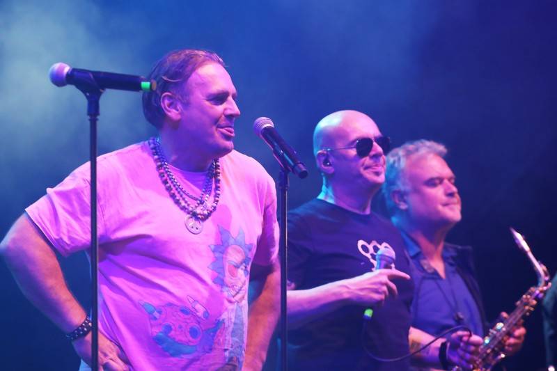 J.A.R. a Monkey Business skotačili na brněnském výstavišti, groovy rytmy a vtipem nešetřili 