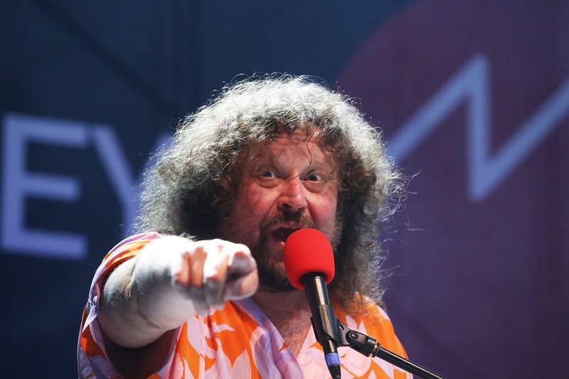 J.A.R. a Monkey Business skotačili na brněnském výstavišti, groovy rytmy a vtipem nešetřili 