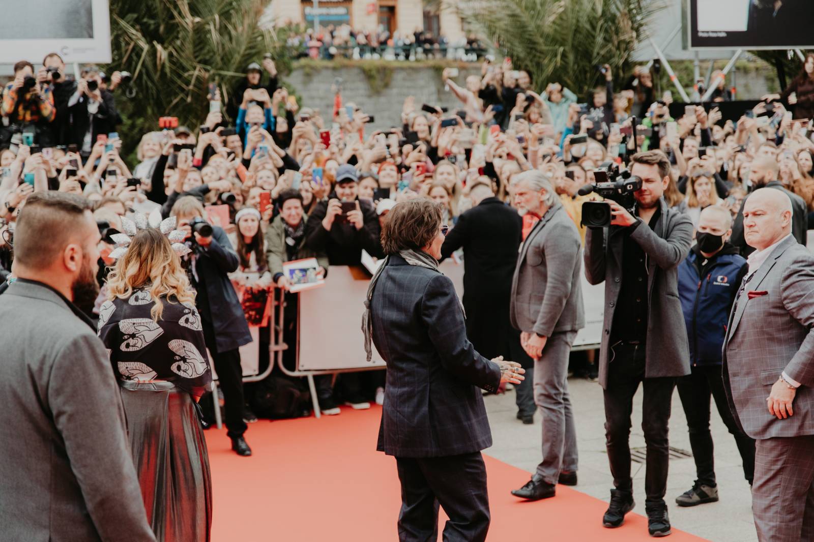 Johnny Depp potěšil fanoušky na KVIFF, v Karlových Varech uvedl film Hrnec zlaťáků