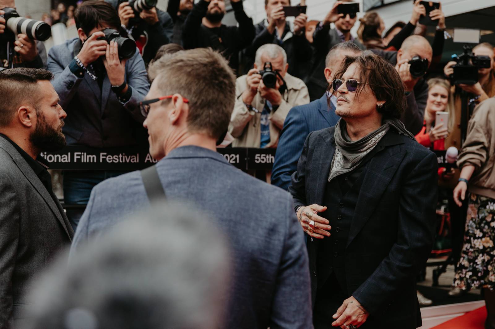 Johnny Depp potěšil fanoušky na KVIFF, v Karlových Varech uvedl film Hrnec zlaťáků