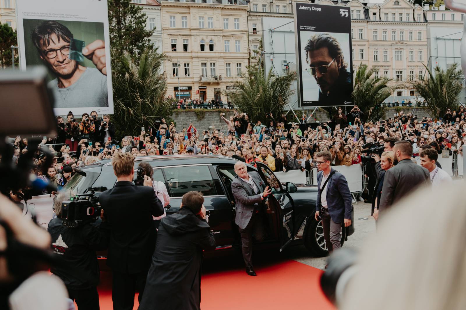 Johnny Depp potěšil fanoušky na KVIFF, v Karlových Varech uvedl film Hrnec zlaťáků