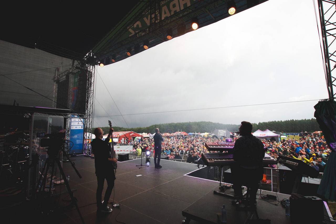 Poručíme větru dešti aneb Jak Hrady.cz rozehnaly mraky nad Bezdězem