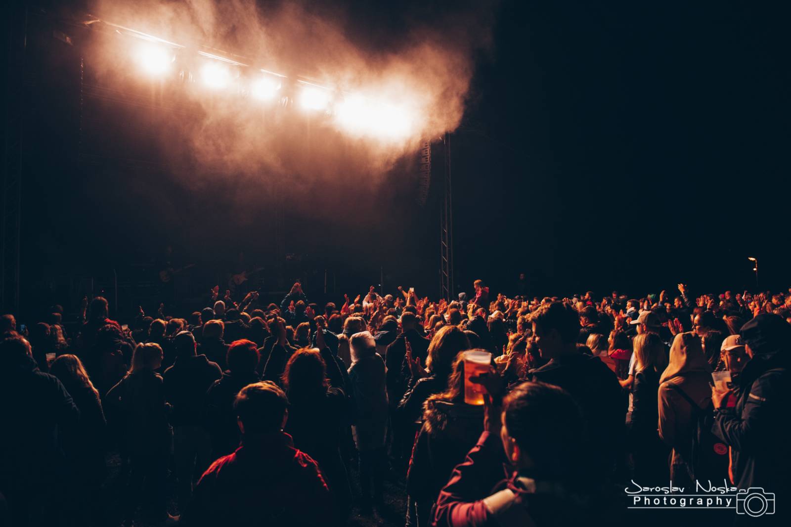 Chinaski na trutnovském Bojišti nezastavilo ani deštivě počasí