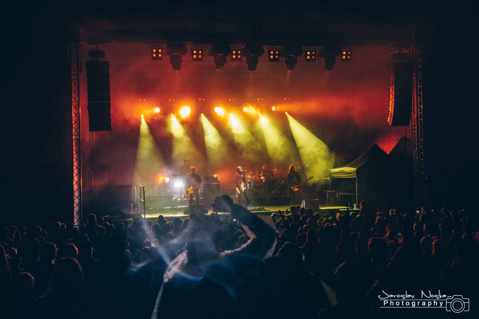 Chinaski na trutnovském Bojišti nezastavilo ani deštivě počasí