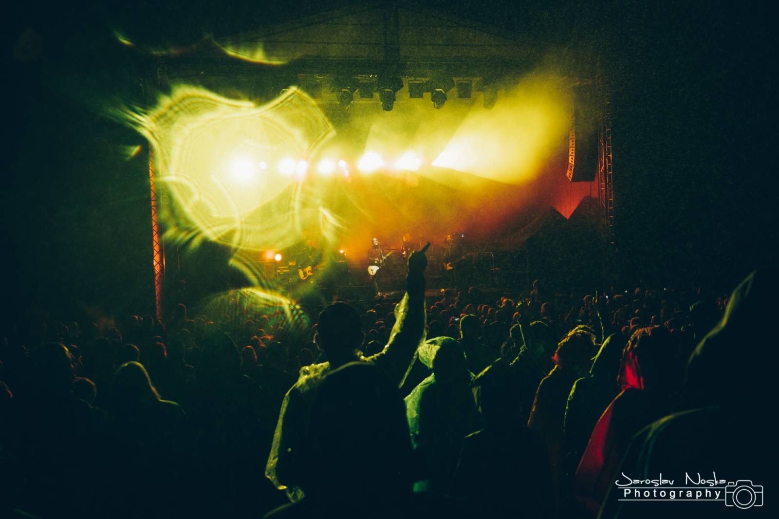 Chinaski na trutnovském Bojišti nezastavilo ani deštivě počasí