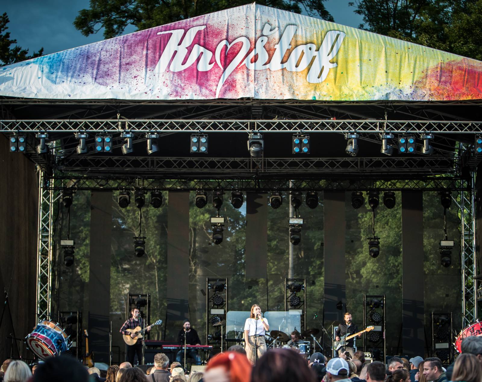 Kryštof rozehráli svou show na ostrově v Holýšově, přivezli s sebou Kateřinu Marii Tichou