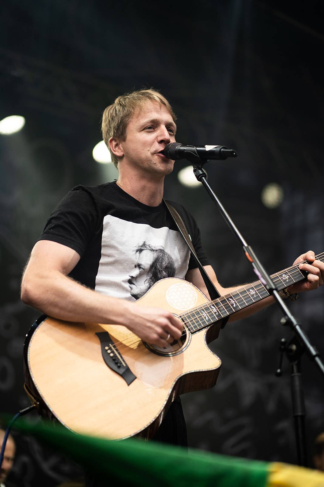 Tomáš Klus rozezpíval Ledárny Braník, na pódium si pozval manželku Tamaru