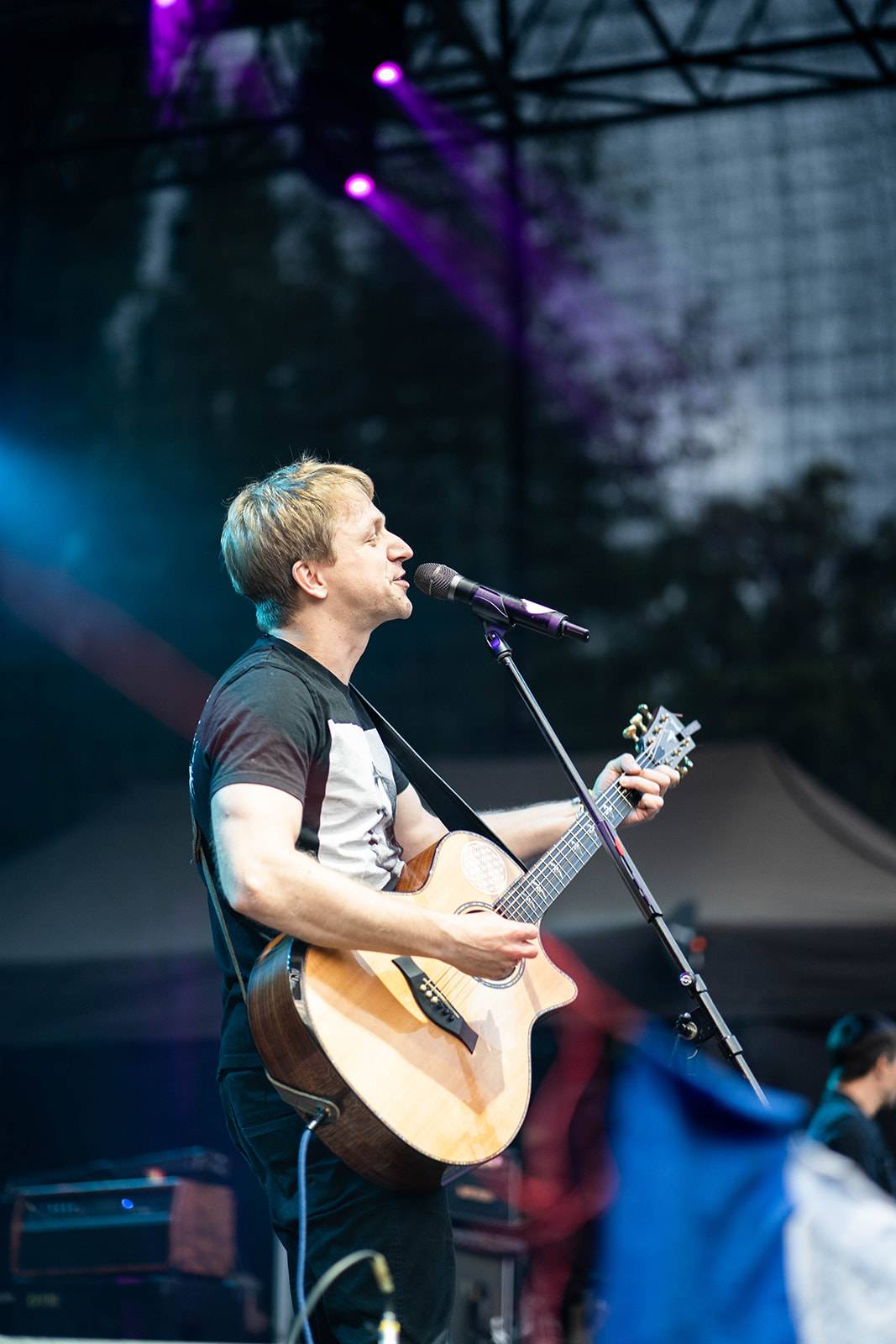 Tomáš Klus rozezpíval Ledárny Braník, na pódium si pozval manželku Tamaru