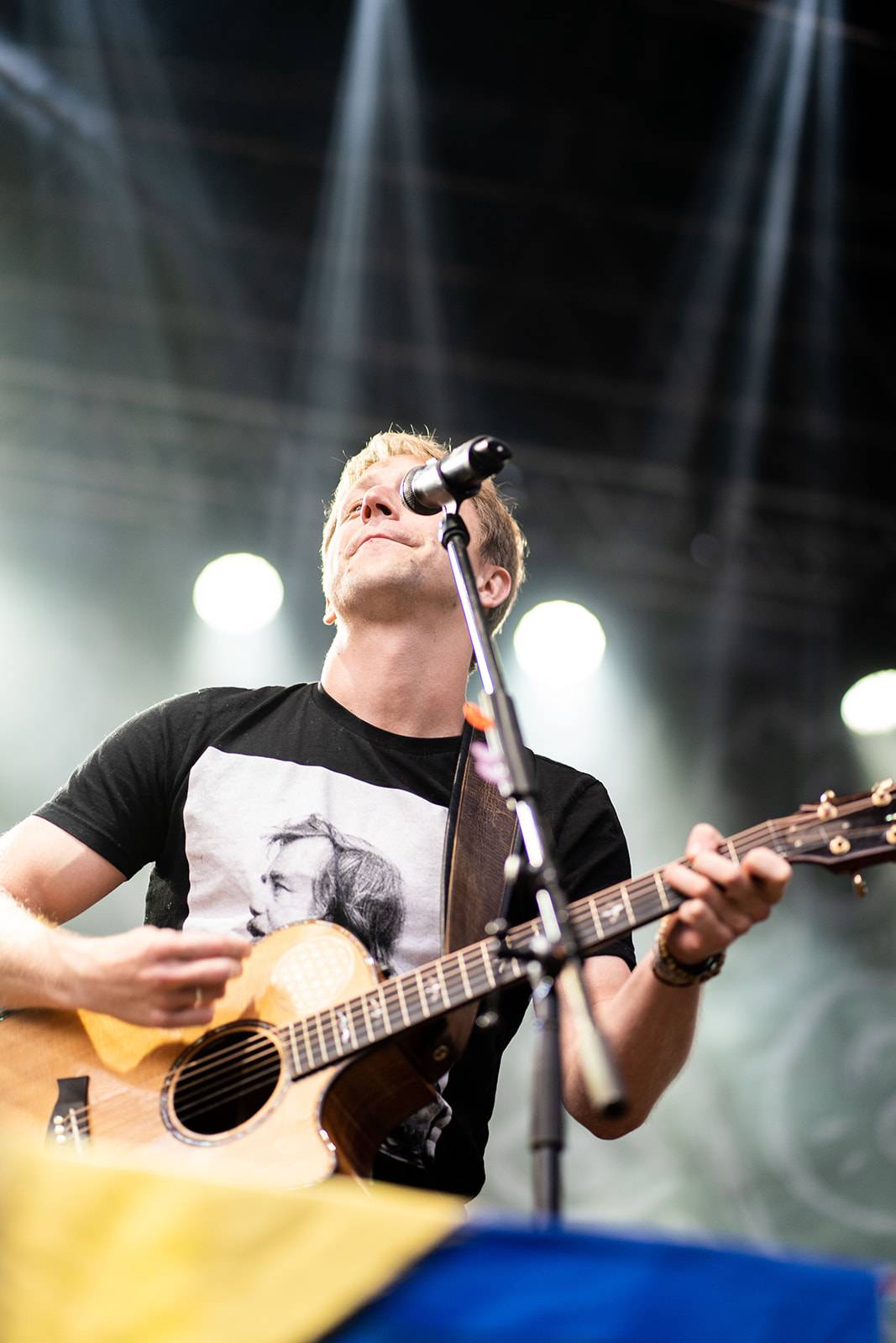 Tomáš Klus rozezpíval Ledárny Braník, na pódium si pozval manželku Tamaru