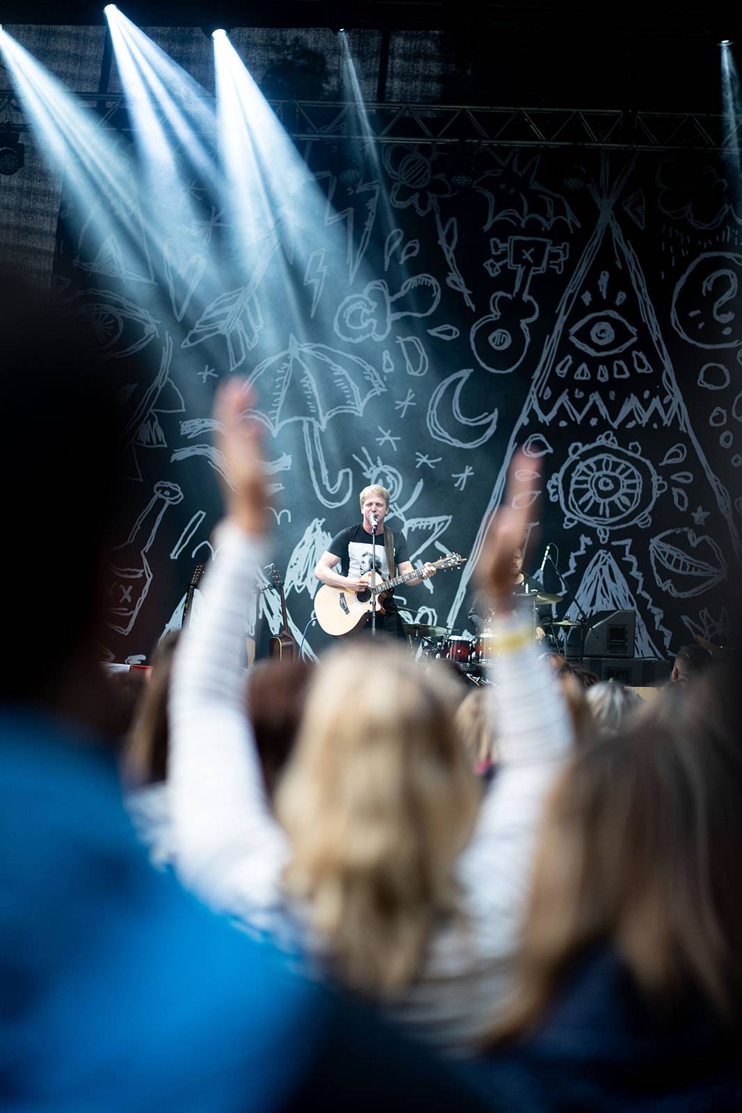 Tomáš Klus rozezpíval Ledárny Braník, na pódium si pozval manželku Tamaru