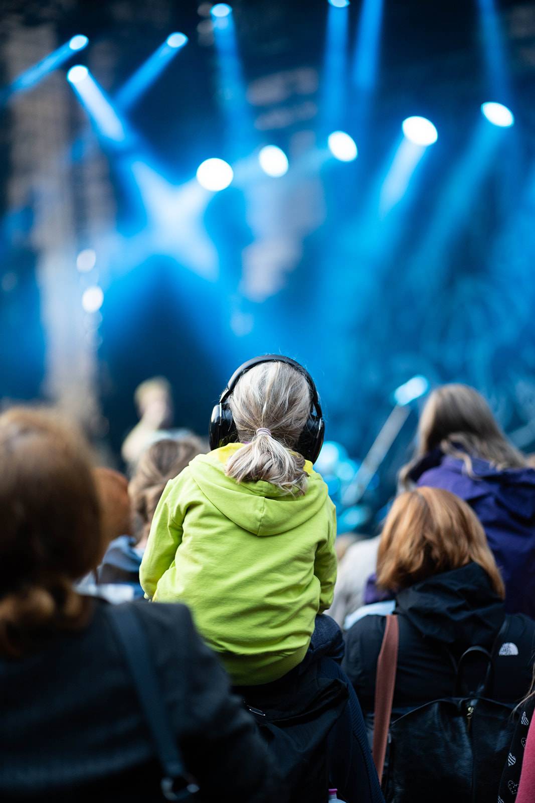 Tomáš Klus rozezpíval Ledárny Braník, na pódium si pozval manželku Tamaru