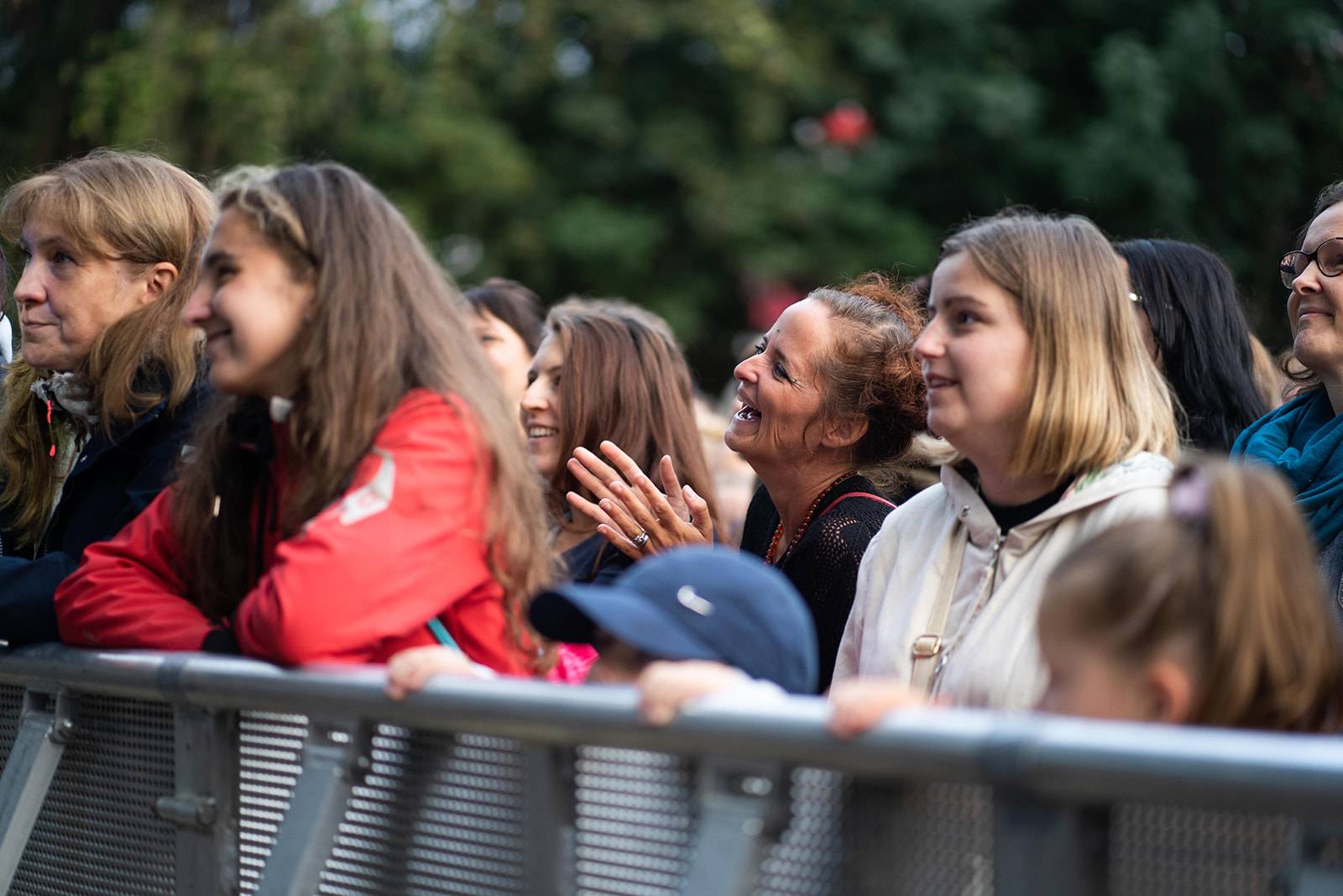Tomáš Klus rozezpíval Ledárny Braník, na pódium si pozval manželku Tamaru