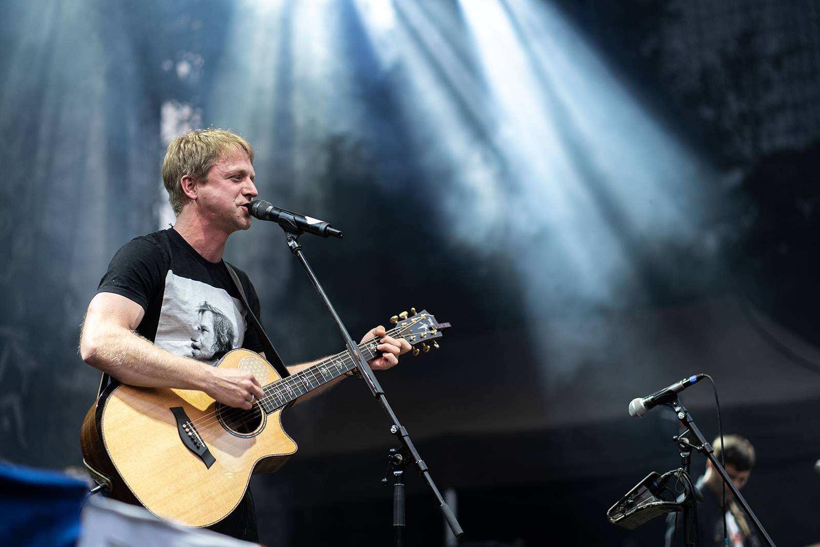 Tomáš Klus rozezpíval Ledárny Braník, na pódium si pozval manželku Tamaru