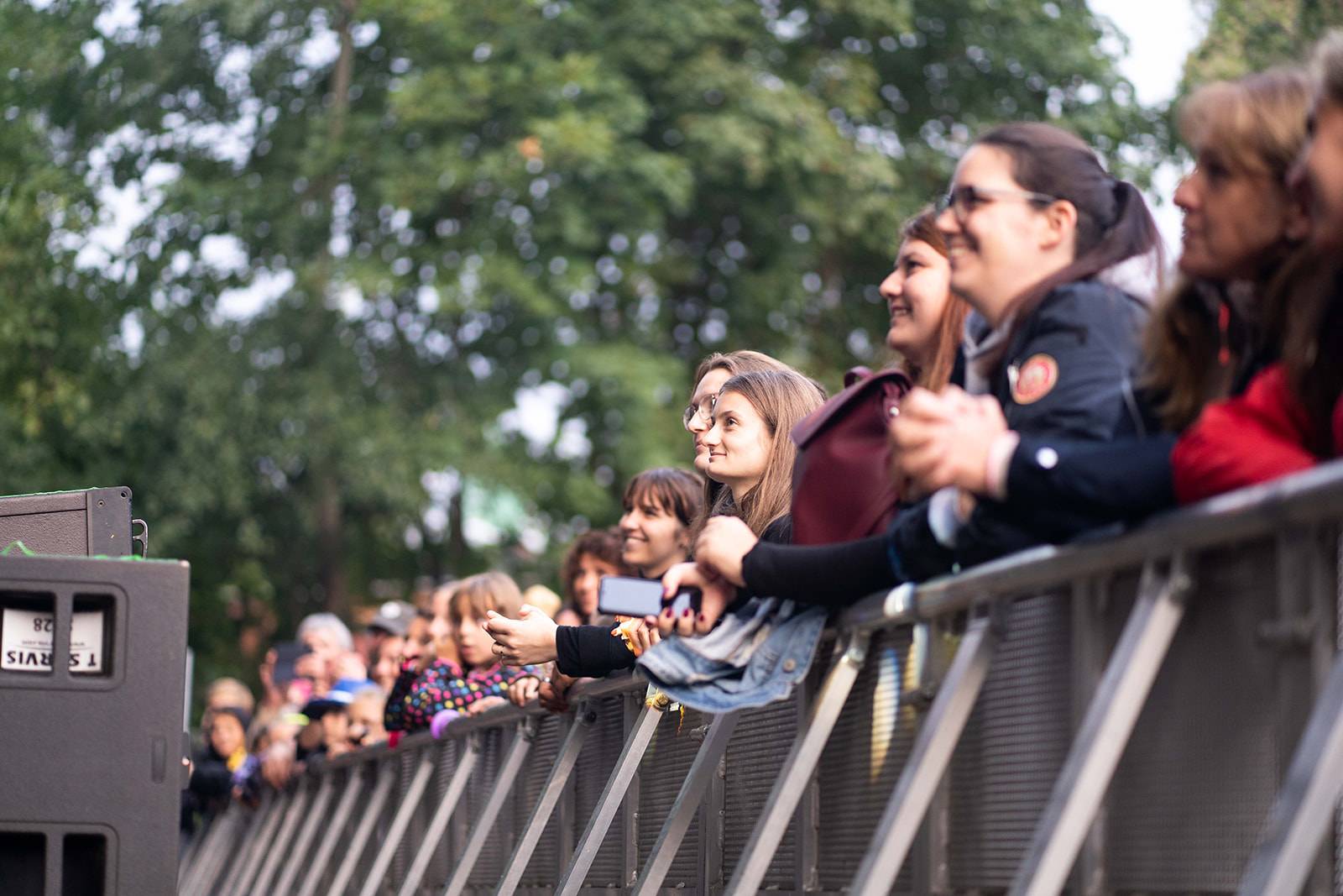 Tomáš Klus rozezpíval Ledárny Braník, na pódium si pozval manželku Tamaru