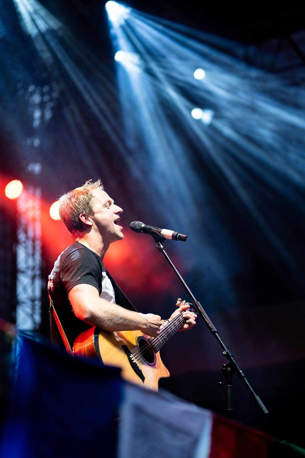 Tomáš Klus rozezpíval Ledárny Braník, na pódium si pozval manželku Tamaru