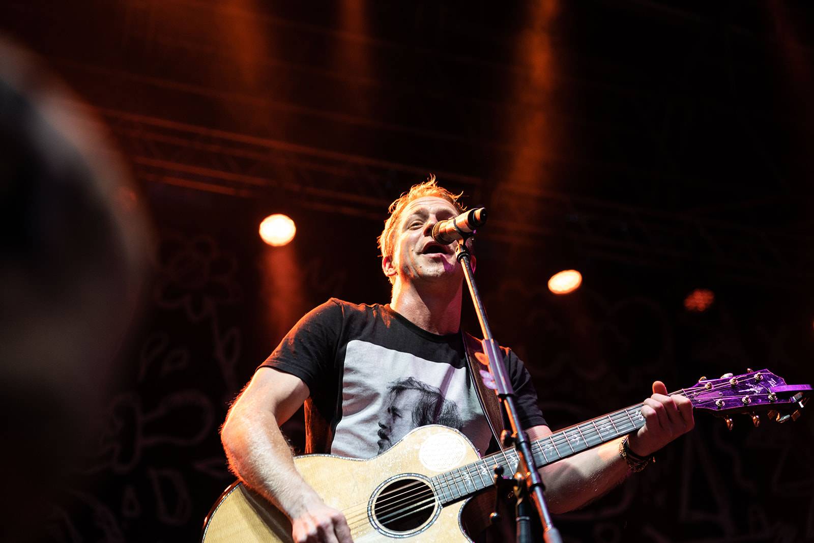 Tomáš Klus rozezpíval Ledárny Braník, na pódium si pozval manželku Tamaru