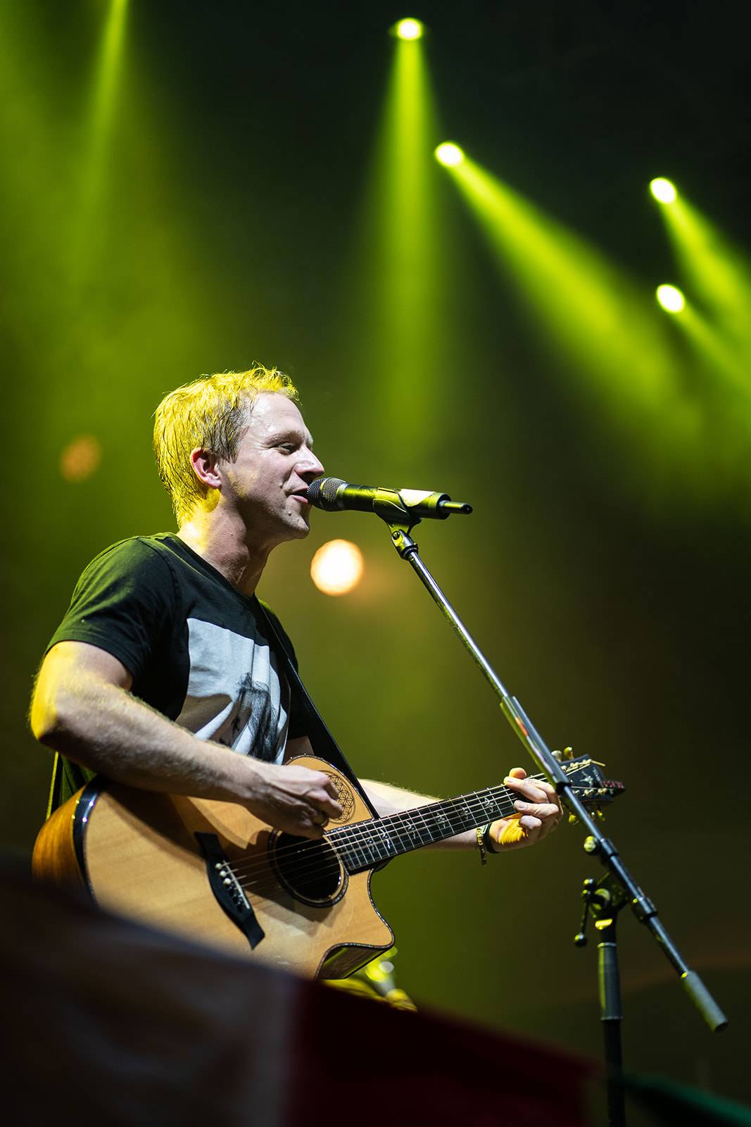 Tomáš Klus rozezpíval Ledárny Braník, na pódium si pozval manželku Tamaru