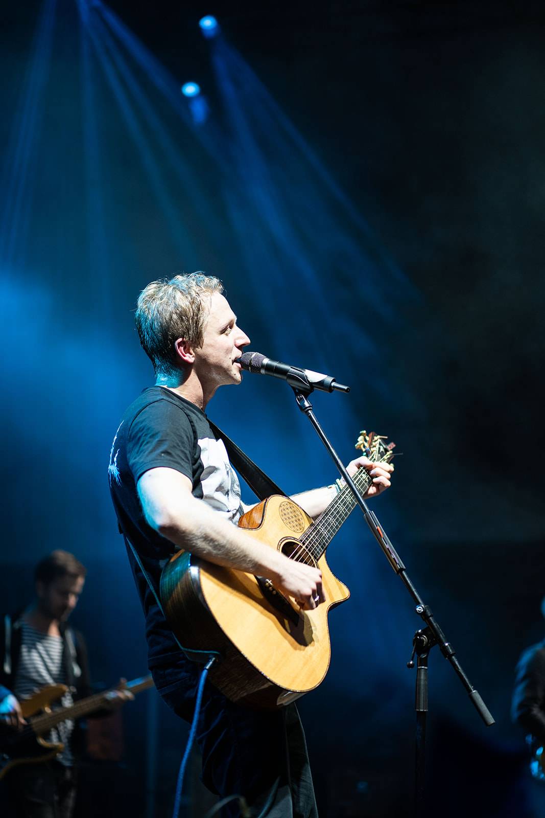 Tomáš Klus rozezpíval Ledárny Braník, na pódium si pozval manželku Tamaru