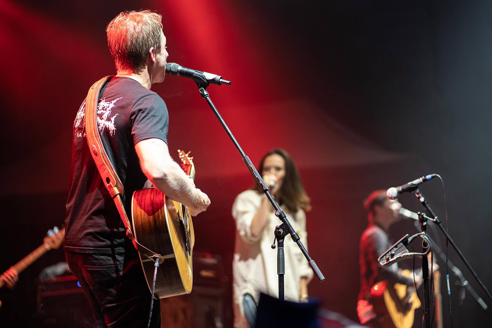 Tomáš Klus rozezpíval Ledárny Braník, na pódium si pozval manželku Tamaru