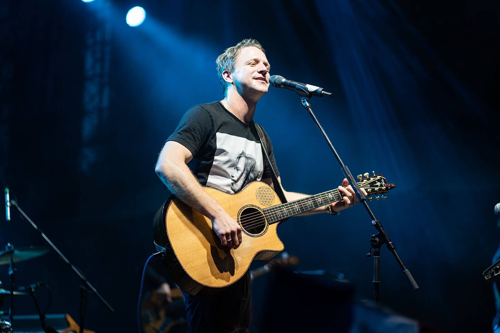 Tomáš Klus rozezpíval Ledárny Braník, na pódium si pozval manželku Tamaru