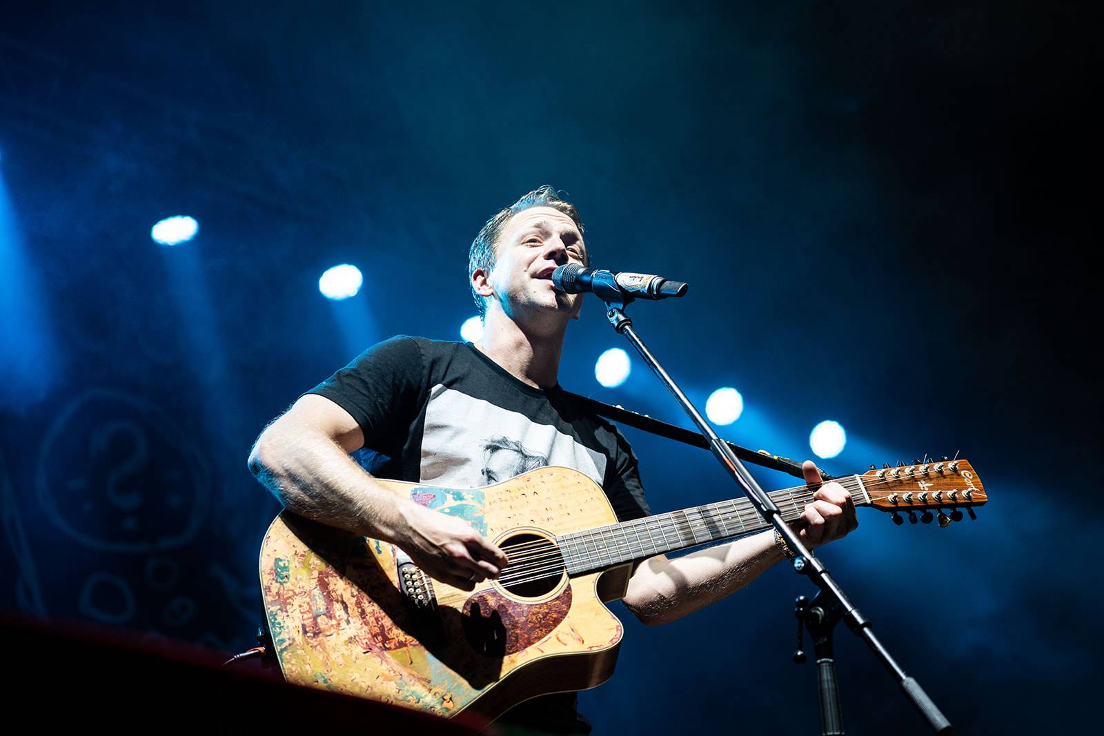 Tomáš Klus rozezpíval Ledárny Braník, na pódium si pozval manželku Tamaru