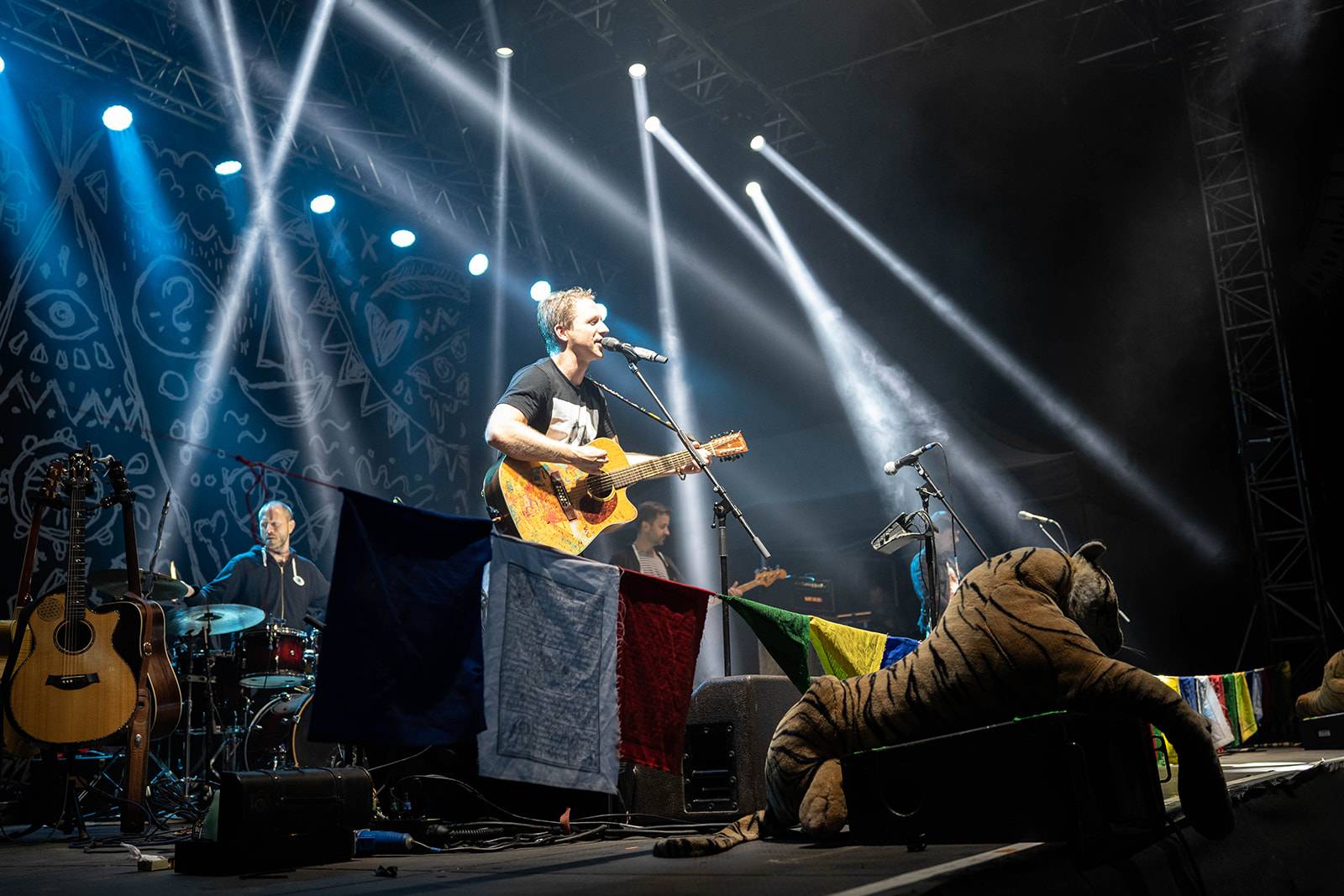 Tomáš Klus rozezpíval Ledárny Braník, na pódium si pozval manželku Tamaru