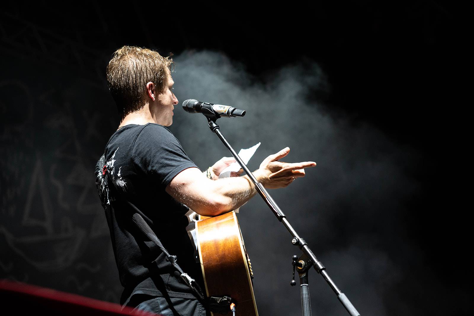 Tomáš Klus rozezpíval Ledárny Braník, na pódium si pozval manželku Tamaru