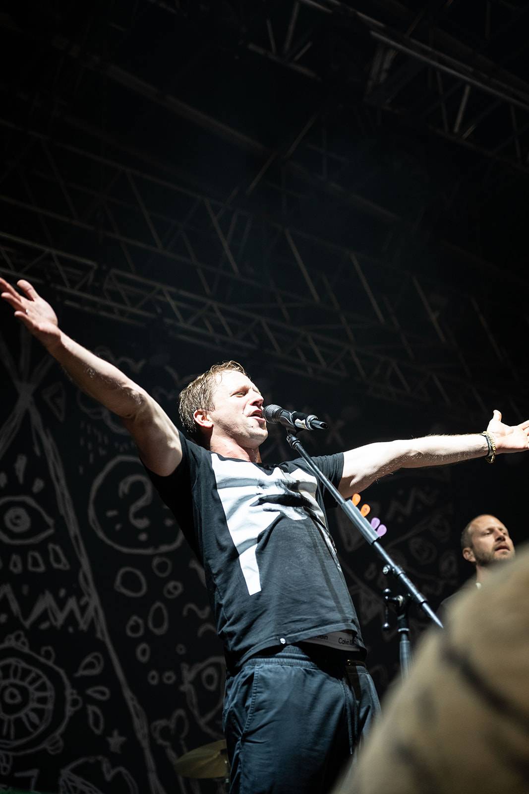 Tomáš Klus rozezpíval Ledárny Braník, na pódium si pozval manželku Tamaru