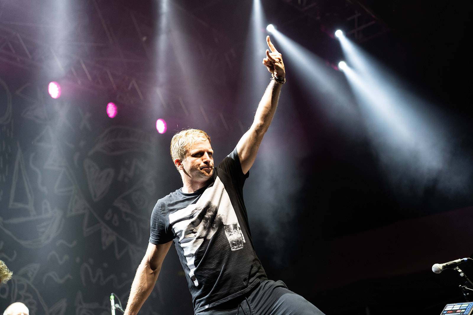 Tomáš Klus rozezpíval Ledárny Braník, na pódium si pozval manželku Tamaru