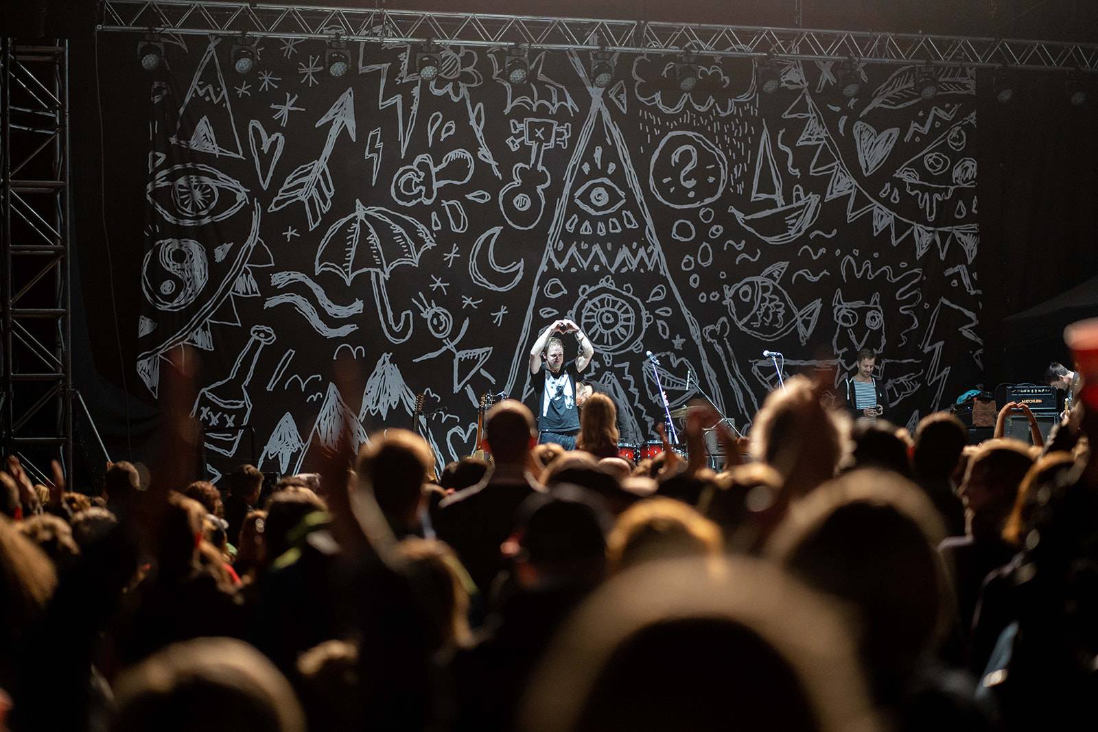 Tomáš Klus rozezpíval Ledárny Braník, na pódium si pozval manželku Tamaru