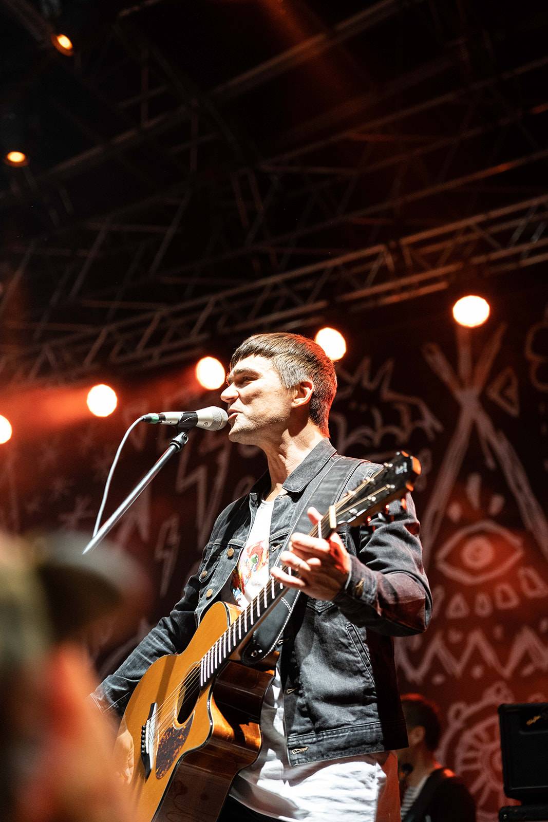 Tomáš Klus rozezpíval Ledárny Braník, na pódium si pozval manželku Tamaru