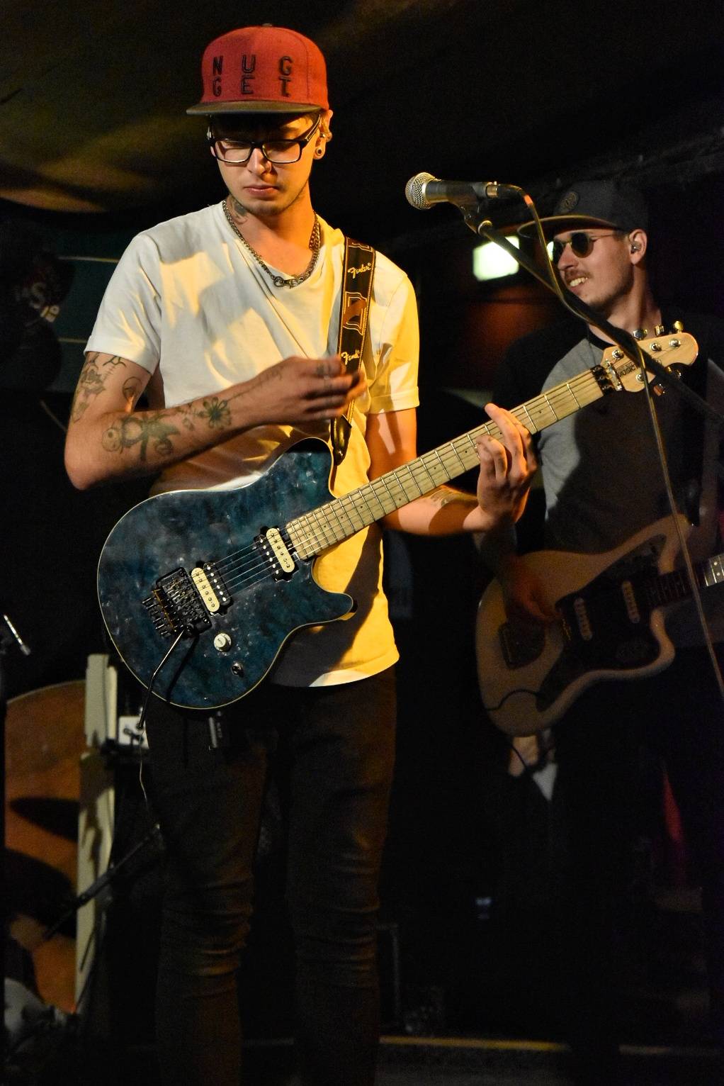 Energický koncert s neočekávanými tanečními kreacemi. Pekař dorazil do plzeňského Zach's Pubu