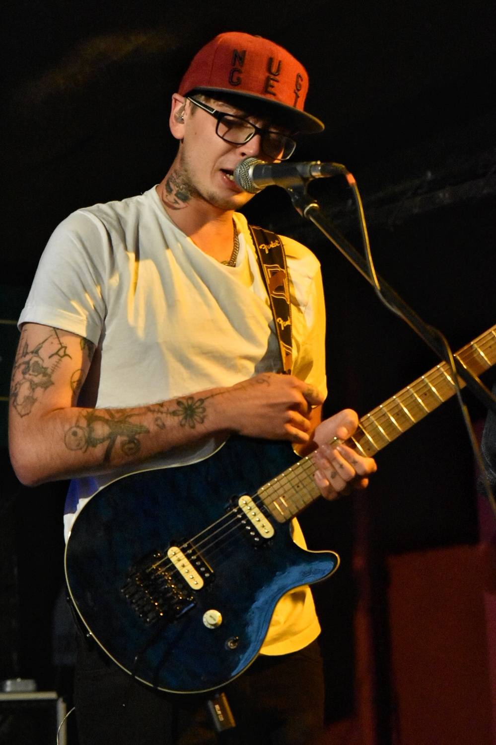 Energický koncert s neočekávanými tanečními kreacemi. Pekař dorazil do plzeňského Zach's Pubu