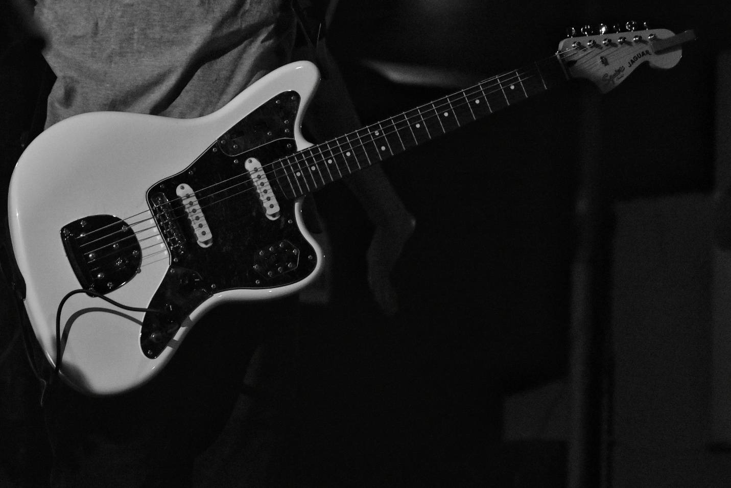 Energický koncert s neočekávanými tanečními kreacemi. Pekař dorazil do plzeňského Zach's Pubu