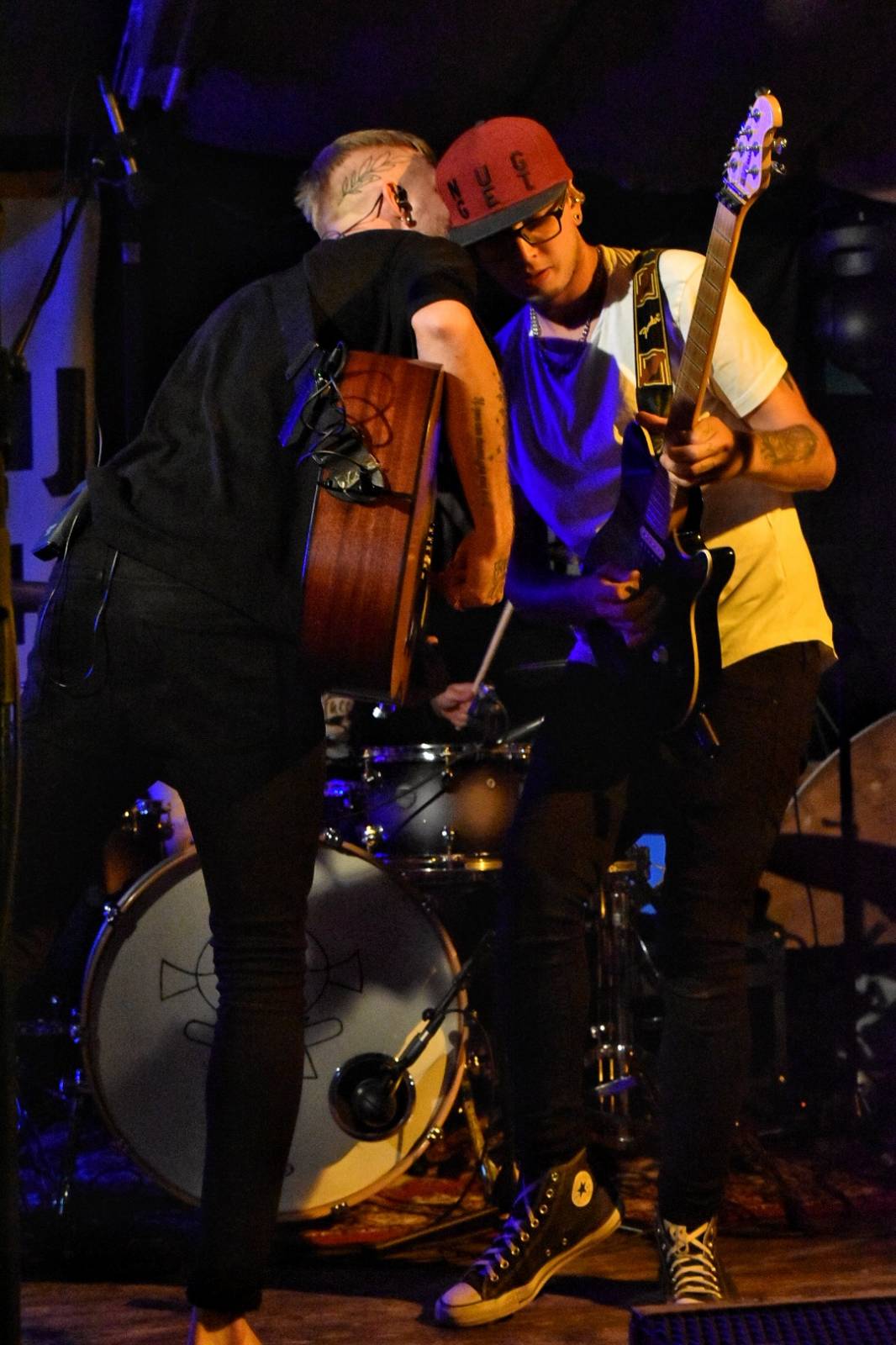 Energický koncert s neočekávanými tanečními kreacemi. Pekař dorazil do plzeňského Zach's Pubu